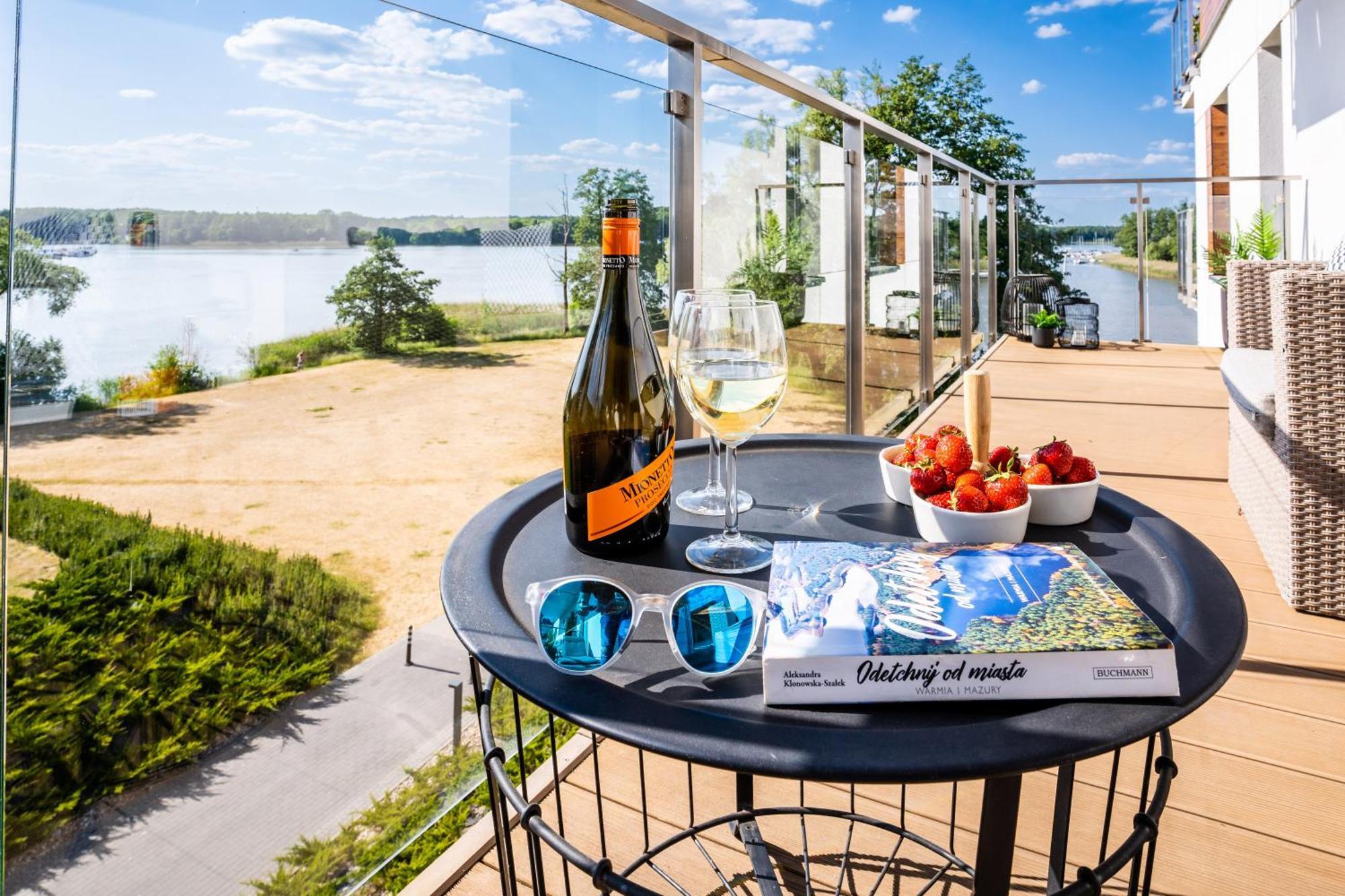 Perfect View - Widok W Ilawie Na Jezioro, Garaz Podziemny, Netflix, Max, Prime Apartment *